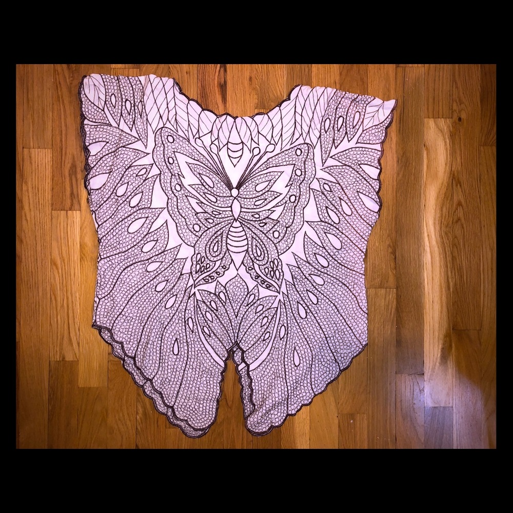 Stunning vintage butterfly shirt w butterfly shape